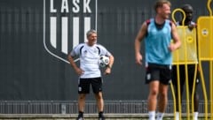 Didi Kühbauer tut alles, damit seine Kicker nach dem Double erfolgshungrig bleiben.