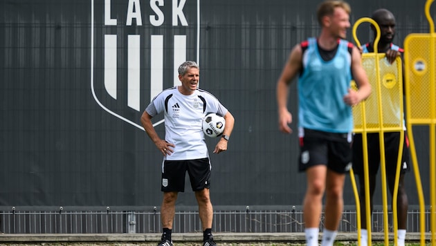 Didi Kühbauer tut alles, damit seine Kicker nach dem Double erfolgshungrig bleiben.