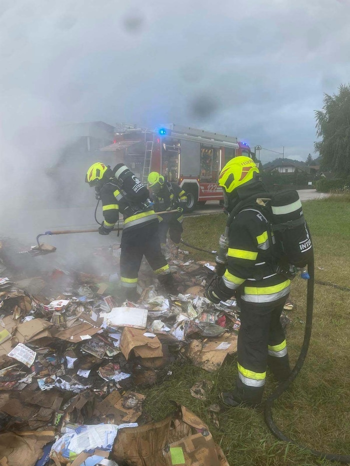 Die Feuerwehr Stein im Jauntal im Einsatz.
