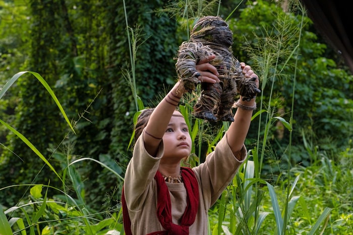 Kaylee Hottle, hier in einer Szene des Films „Godzilla vs. Kong“, wurde mit nur 18 Jahren aus ...