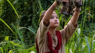 Kaylee Hottle in einer Szene des Films „Godzilla vs. Kong“: Unfallhelfer suchten nach dem ...