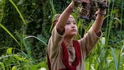 Kaylee Hottle in einer Szene des Films „Godzilla vs. Kong“: Unfallhelfer suchten nach dem ...