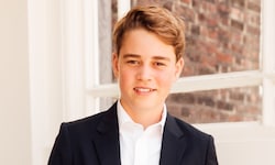 Prinz George ist 13 und angeblich zum ersten Mal, zumindest ein wenig, in ein Mädchen ...