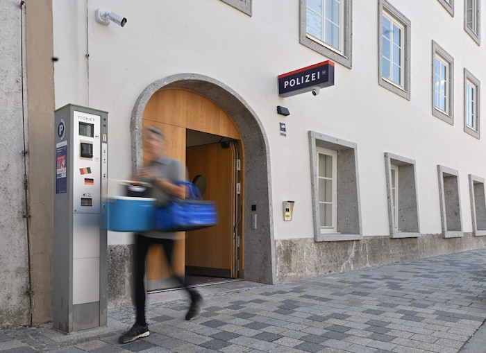 In dem Haus ist jetzt ein Polizeizentrum untergebracht.