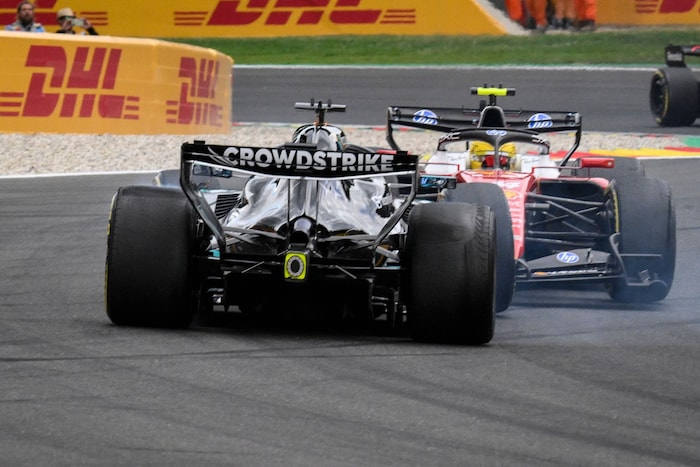 George Russell schied nach einer Kollision mit Lewis Hamilton in Belgien aus.