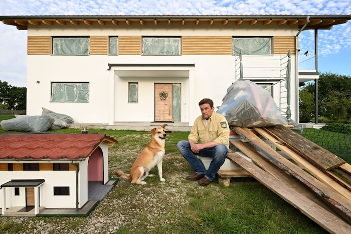 So richtig überzeugt sind Hund Hinkelotta und Franz (Sebastian Bezzel) noch nicht vom ...