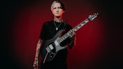 2018 begann er damit, wöchentlich Gitarrenvideos auf YouTube hochzuladen.