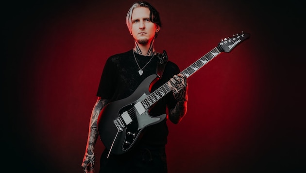 2018 begann er damit, wöchentlich Gitarrenvideos auf YouTube hochzuladen.
