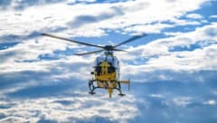 Der Rettungshubschrauber brachte den Verunfallten ins Krankenhaus.