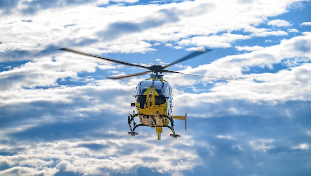 Der Rettungshubschrauber brachte den Verunfallten ins Krankenhaus.