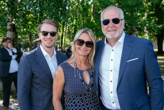Simon Kampl mit IV-Chef Elmar Hartmann und Petra