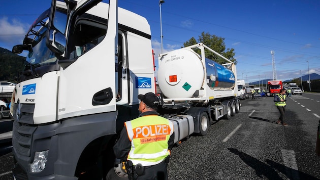 In Kuchl wurden Lkw kontrolliert. (Symbolbild)