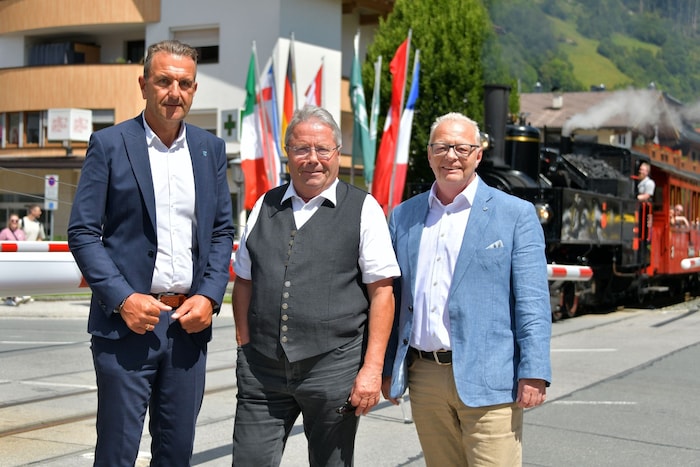 Pressetermin nach der Hauptversammlung in Zell: Alexander Tipotsch (stellvertretender ...