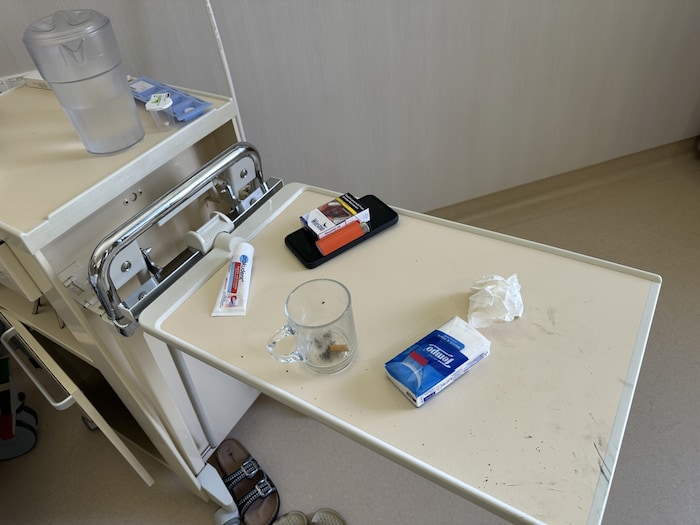 Unfassbar: Die 73-Jährige qualmte im Zimmer.