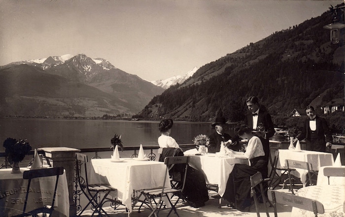 Die Grand Hotel-Terrasse um 1910