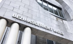 Am Bezirksgericht in Wels kämpft der Vater darum, zu seinem Geld zu kommen.