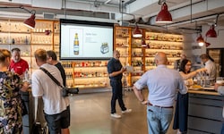 Michael Neureiter von Billa-Mutter Rewe präsentierte die neue Bierlinie vor Fachpublikum.