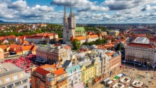 In neun Städten – Belgrad, Berlin, Budapest, Krakau, Ljubljana, Prag, Sarajevo, Sofia und Zagreb ...
