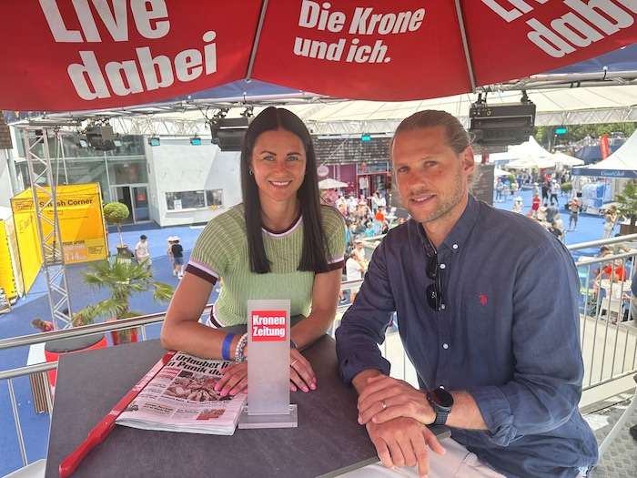 Sebastian Siller, Trainer des FC Wacker Innsbruck, im Gespräch mit Jasmin Steiner, Chefin vom ...