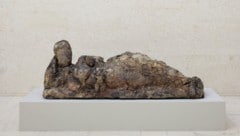Liegende Figur von Hans Josephsohn aus dem Jahr 1971