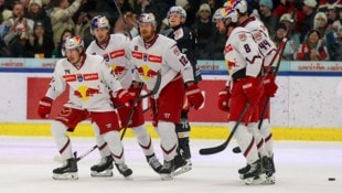 Travis St. Denis (li.) wechselt zu KAC.