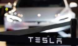 Wie schnell der Akku in einem Tesla altert, hängt auch vom Lieferanten der Batterie ab. Krone+ ...