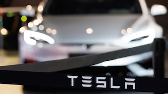 Wie schnell der Akku in einem Tesla altert, hängt auch vom Lieferanten der Batterie ab. Krone+ ...