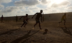Für diese palästinensischen Kinder waren die Fußballer Helden, Israel spricht von „Terroristen“.