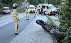 Der schwere Unfall löste einen Einsatz von Rettung, Notarzt, Polizei und Feuerwehr aus.