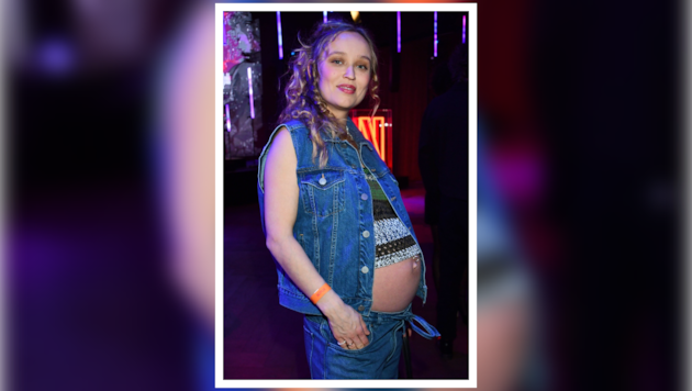 Caro Cult zeigte bei einer Netflix-Premiere stolz ihren Babybauch. Dass sie damit nicht würde ...