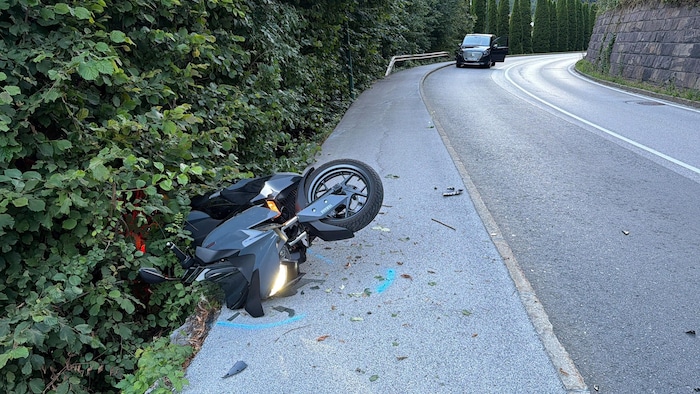 Das Motorrad wurde massiv beschädigt.