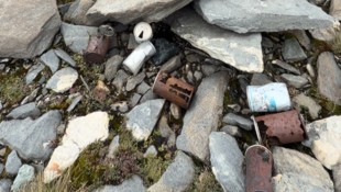 Seit Jahrzehnten an der Pasterze: weggeworfene Getränkedosen, Glas und Plastikmüll