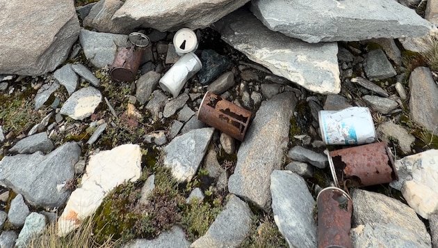 Seit Jahrzehnten an der Pasterze: weggeworfene Getränkedosen, Glas und Plastikmüll