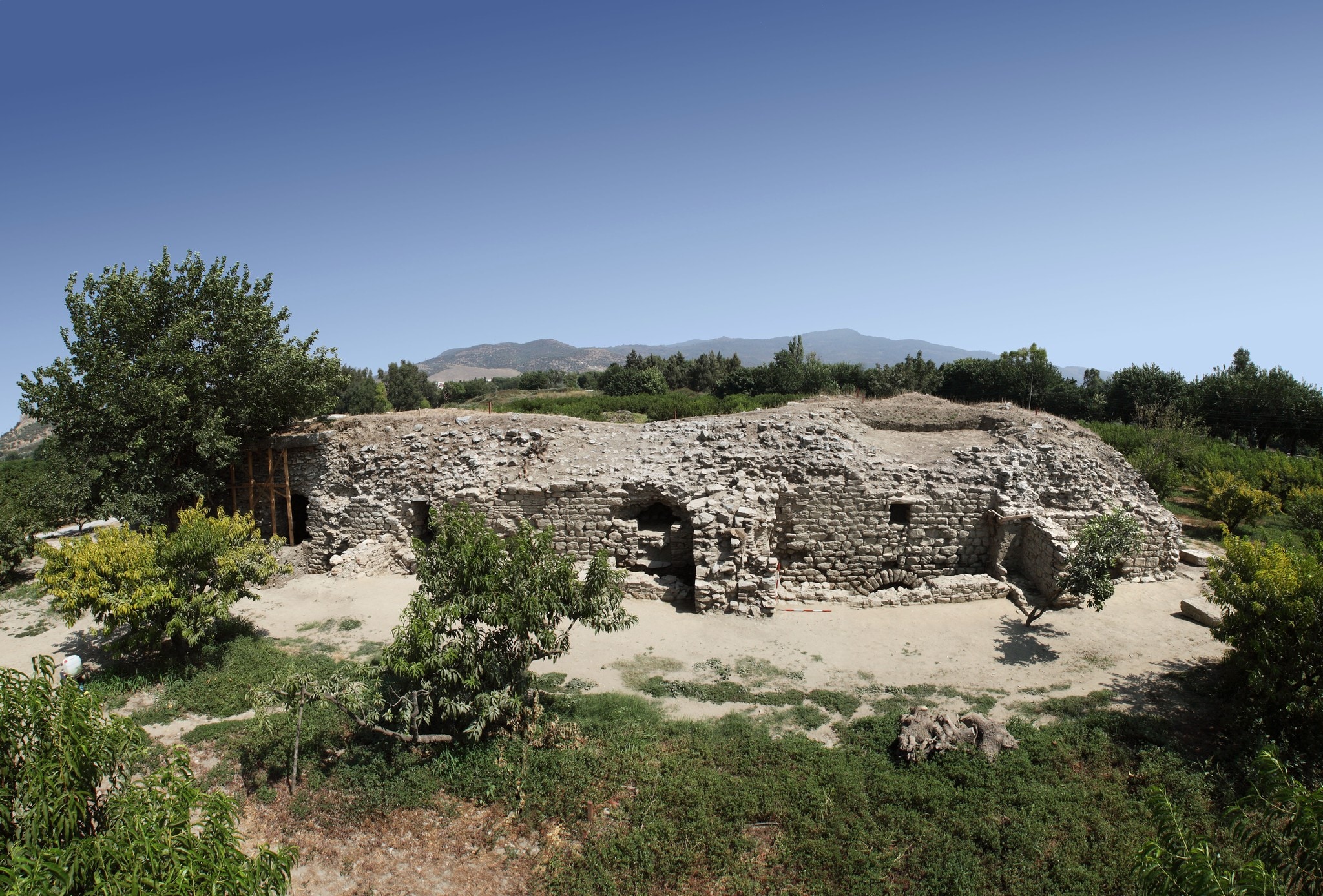Ephesos liegt an der türkischen Westküste (Ägäis).