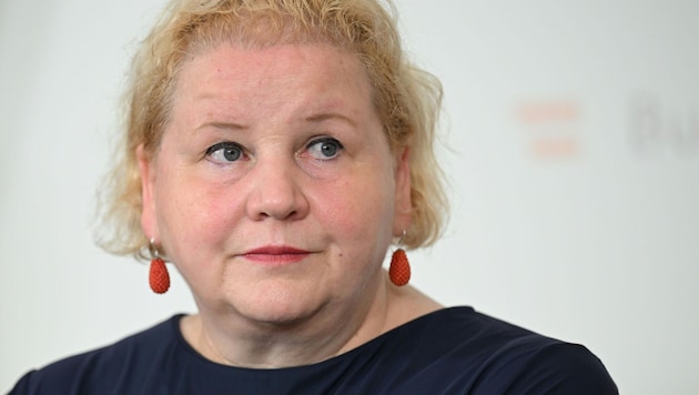 Sozialministerin Korinna Schumann (SPÖ) will Frauen nach einer Fehlgeburt eine „Trauerzeit“ ...