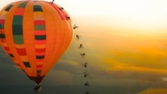 Sprung vom Heißluftballon mit einem Bike: Muss man sich trauen.