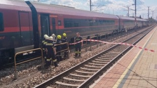 Vier Feuerwehren standen im Einsatz, um die 500 Reisenden zu evakuieren.