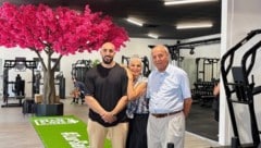 Ali Sadeghi (re.) mit seiner Frau Ashraf und Sohn Sam in dessen Fitnessstudio. Der ...