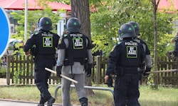 Am Donnerstag ist ein Mann bei einem mutmaßlichen Raubüberfall in einer Bank in Regensburg ...
