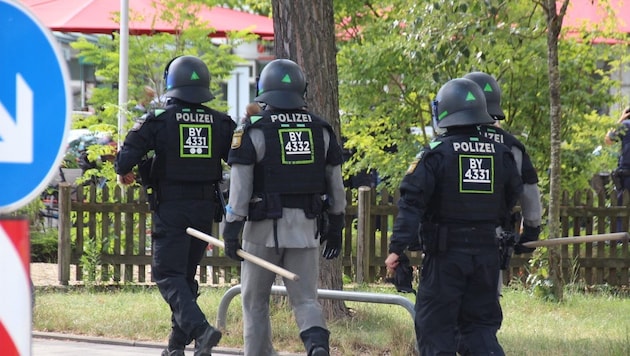 Am Donnerstag ist ein Mann bei einem mutmaßlichen Raubüberfall in einer Bank in Regensburg ...