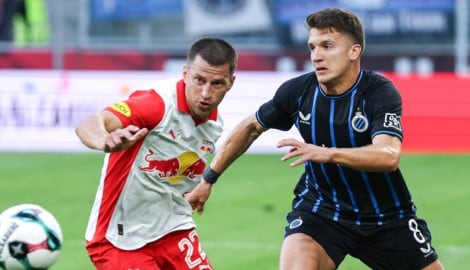 Christos Tzolis hier im Zweikampf mit Stefan Lainer