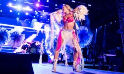 Der britische Popstar Rita Ora heizte am Donnerstagabend im knappen Bühnenoutfit auf der ...