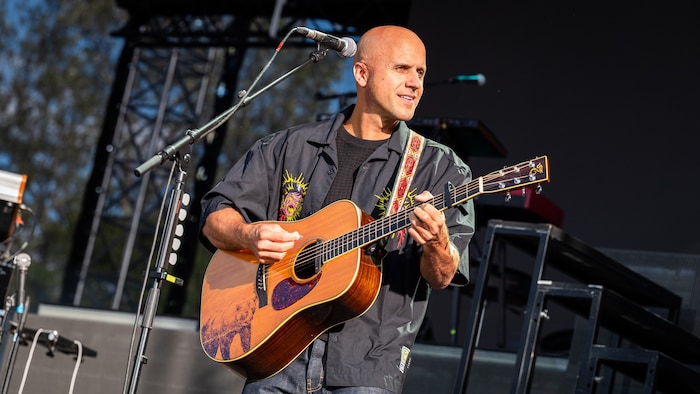 Milow sorgte für Sonnenschein und ruhigere Klänge.