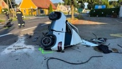 Tragische Bilder: Das Mopedauto nach der Kollision, der Lenker erlag seinen Verletzungen.