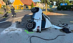 Tragische Bilder: Das Mopedauto nach der Kollision, der Lenker erlag seinen Verletzungen.