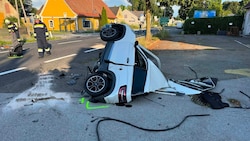 Tragische Bilder: Das Mopedauto nach der Kollision, der Lenker erlag seinen Verletzungen.