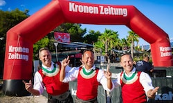 Michael Ringler, Markus Unterladstätter und Daniel Prantl (v.l.) vorm „Krone“-Kalypso.