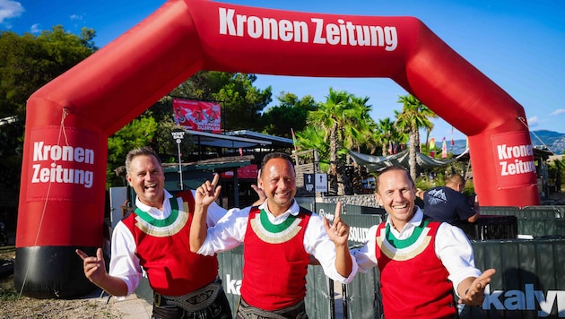 Michael Ringler, Markus Unterladstätter und Daniel Prantl (v.l.) vorm „Krone“-Kalypso.
