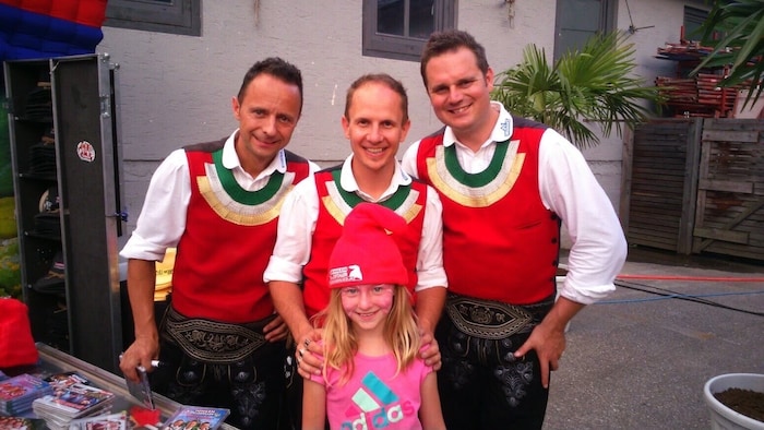 Patrizia 2016 mit den Jungen Zillertalern.