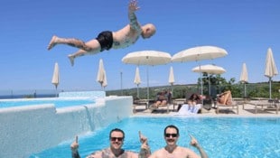 Am Tag nach ihrer Show entspannten sich die Kleberjungs am Hotelpool.